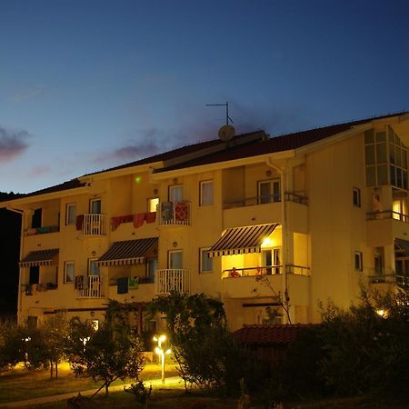 Hotel Zlatni Lav Мартиншчица Экстерьер фото
